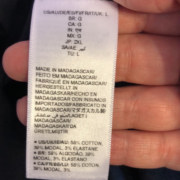 Amazon Essentials Basic black tank top - Picture 3 of 3